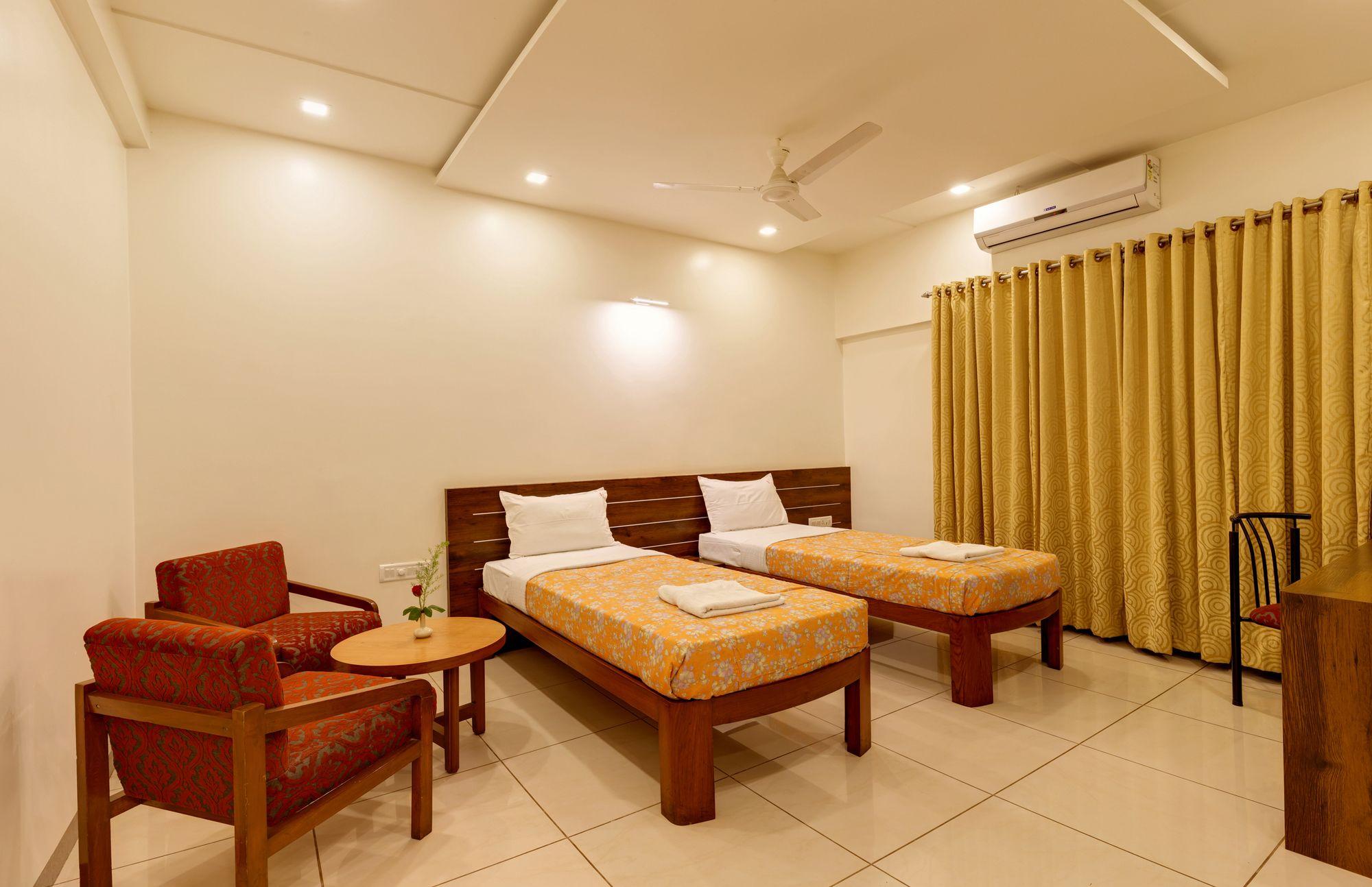Hotel Woodland Kolhapur Ngoại thất bức ảnh
