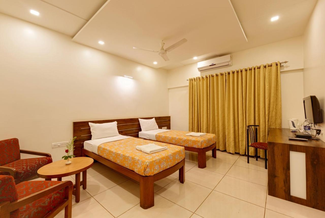 Hotel Woodland Kolhapur Ngoại thất bức ảnh