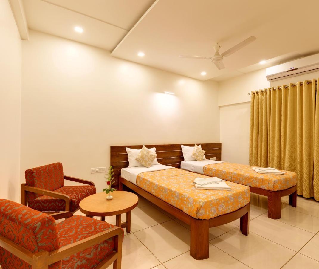 Hotel Woodland Kolhapur Ngoại thất bức ảnh