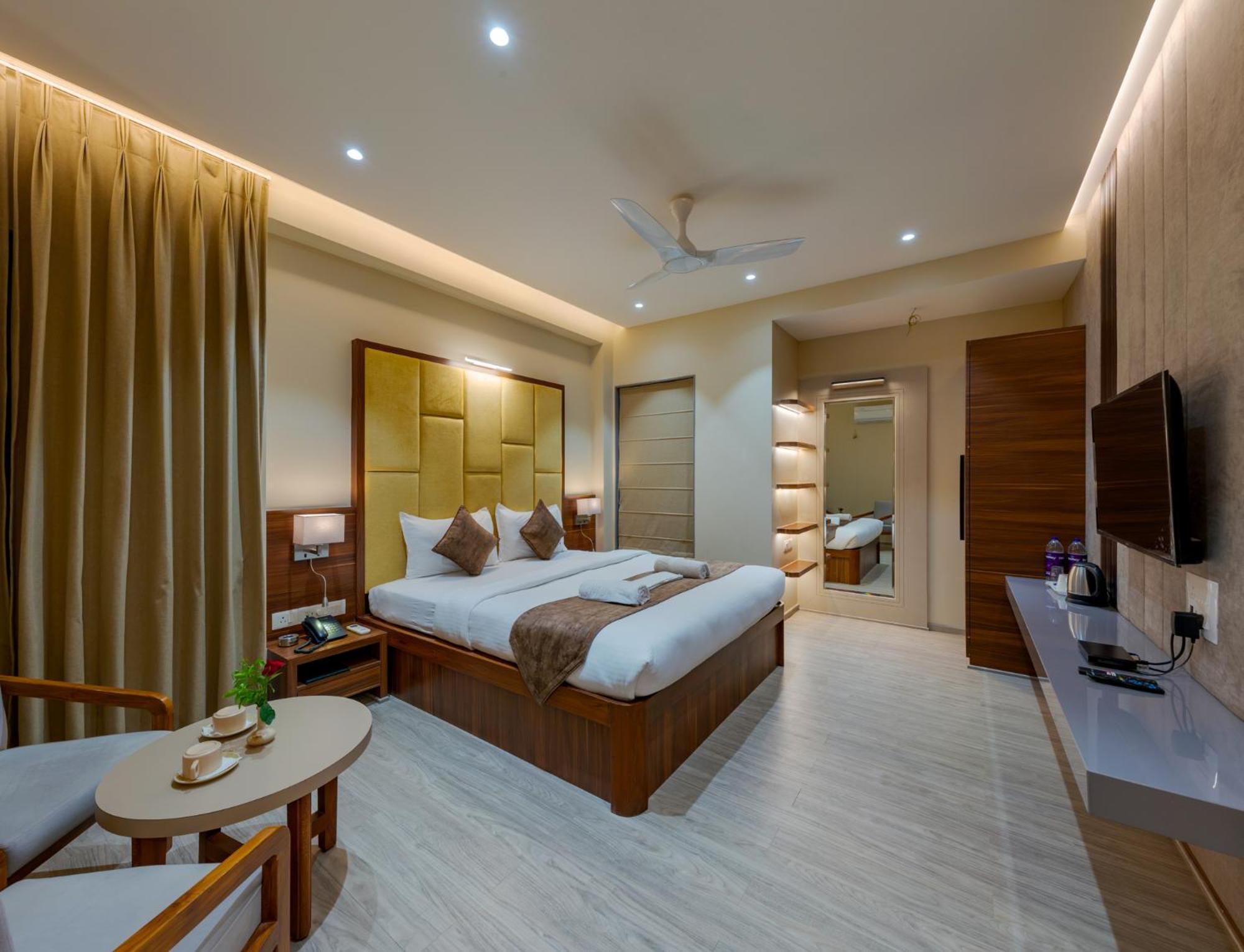 Hotel Woodland Kolhapur Ngoại thất bức ảnh