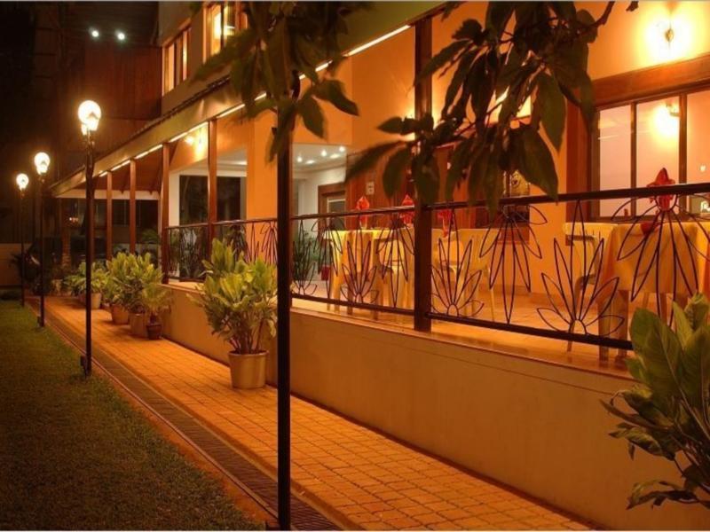 Hotel Woodland Kolhapur Ngoại thất bức ảnh