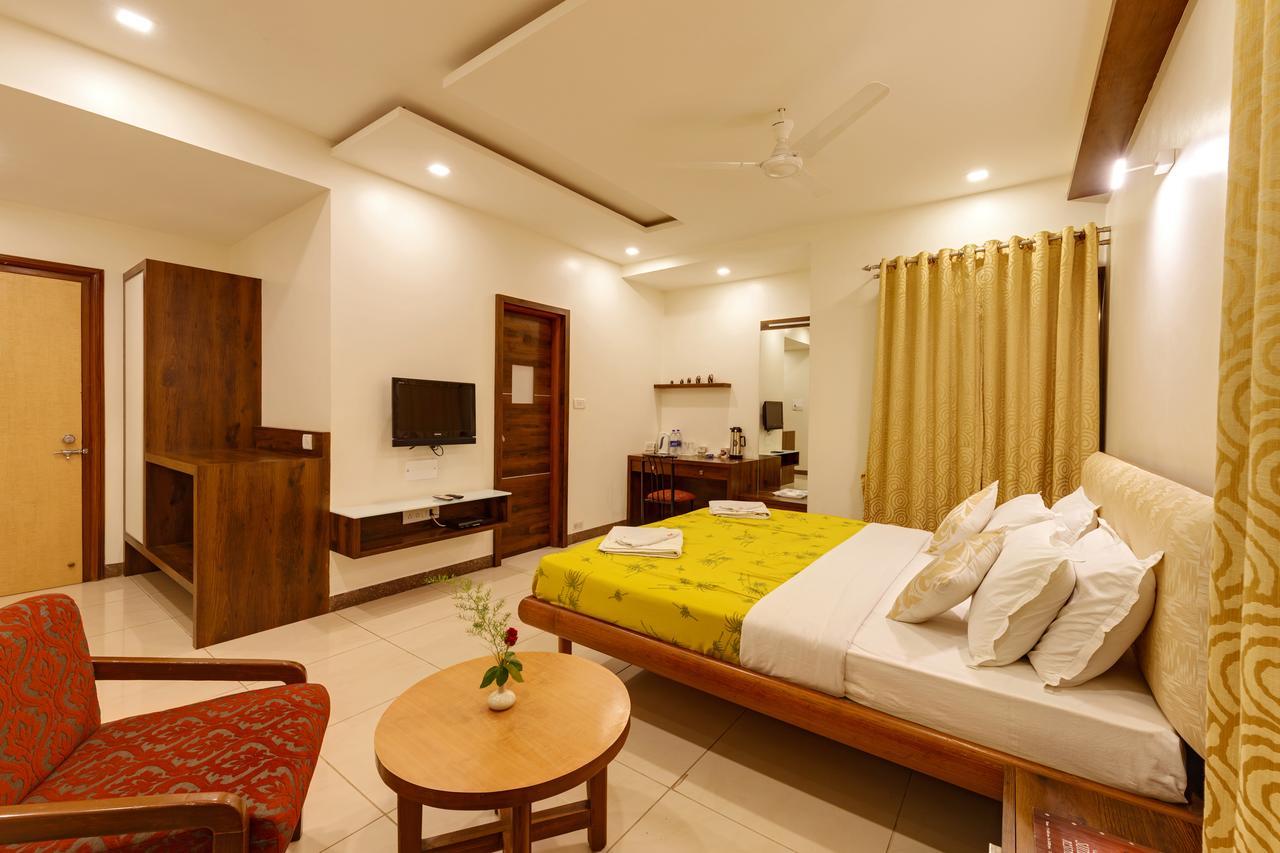 Hotel Woodland Kolhapur Ngoại thất bức ảnh