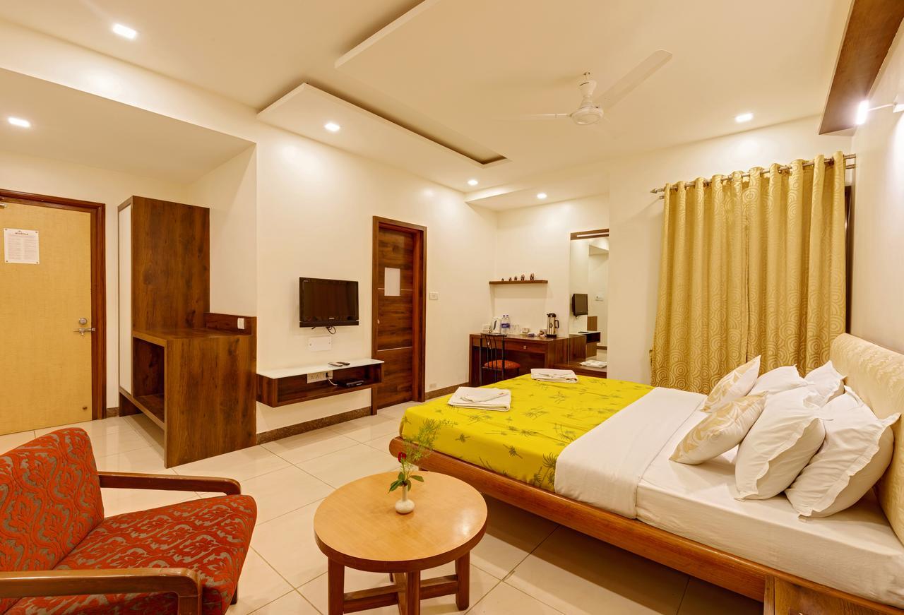 Hotel Woodland Kolhapur Ngoại thất bức ảnh