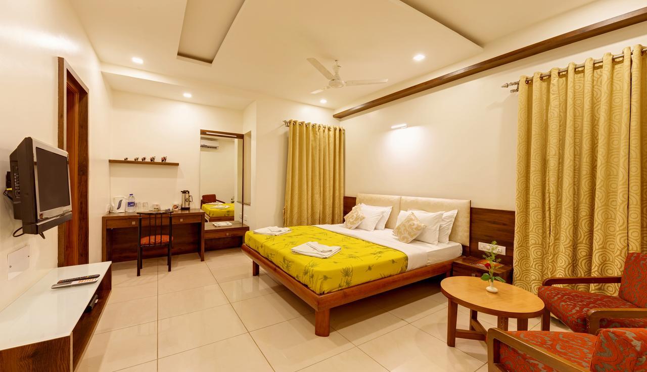 Hotel Woodland Kolhapur Ngoại thất bức ảnh