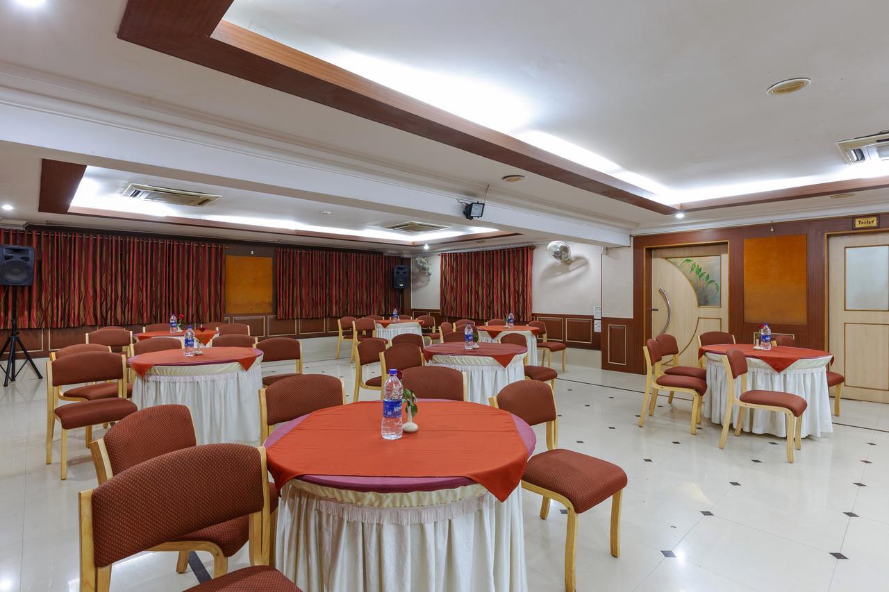 Hotel Woodland Kolhapur Ngoại thất bức ảnh