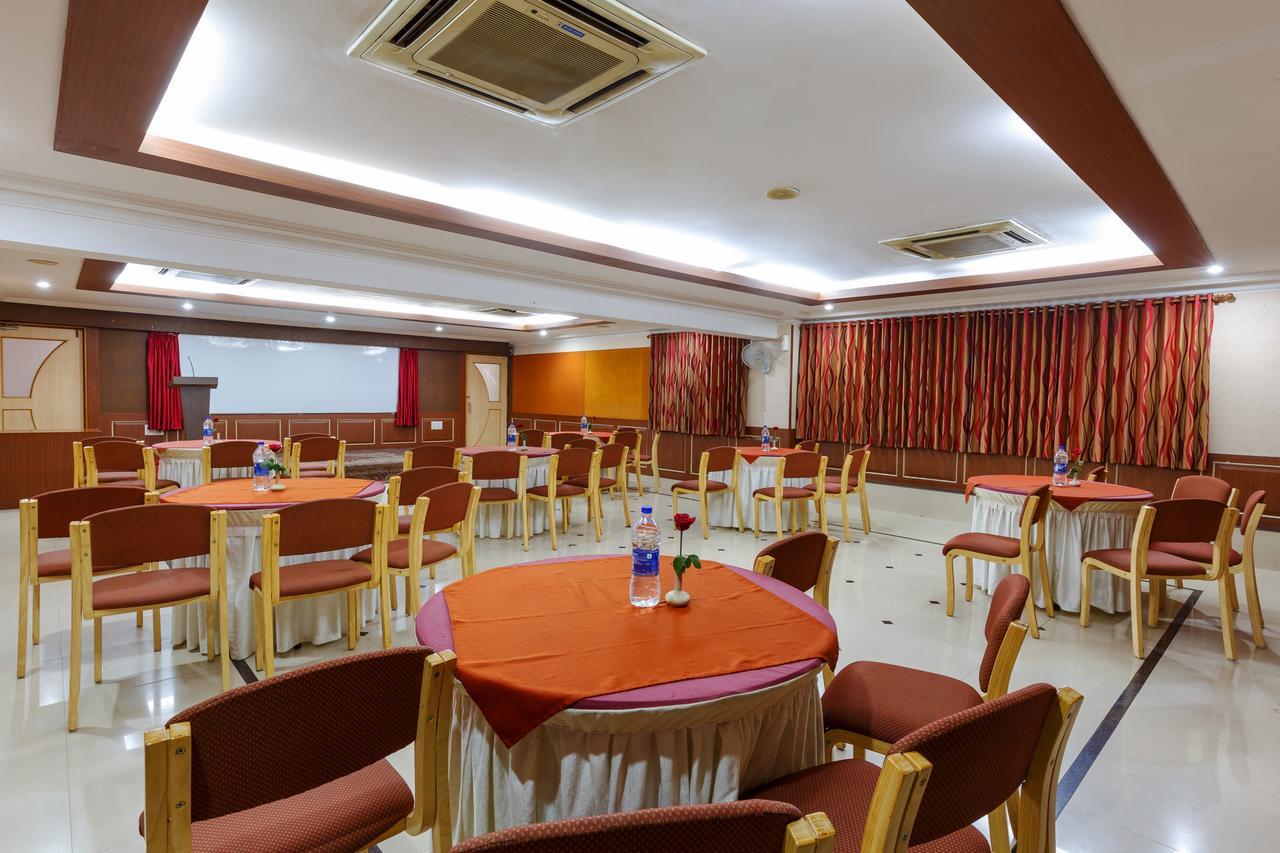 Hotel Woodland Kolhapur Ngoại thất bức ảnh