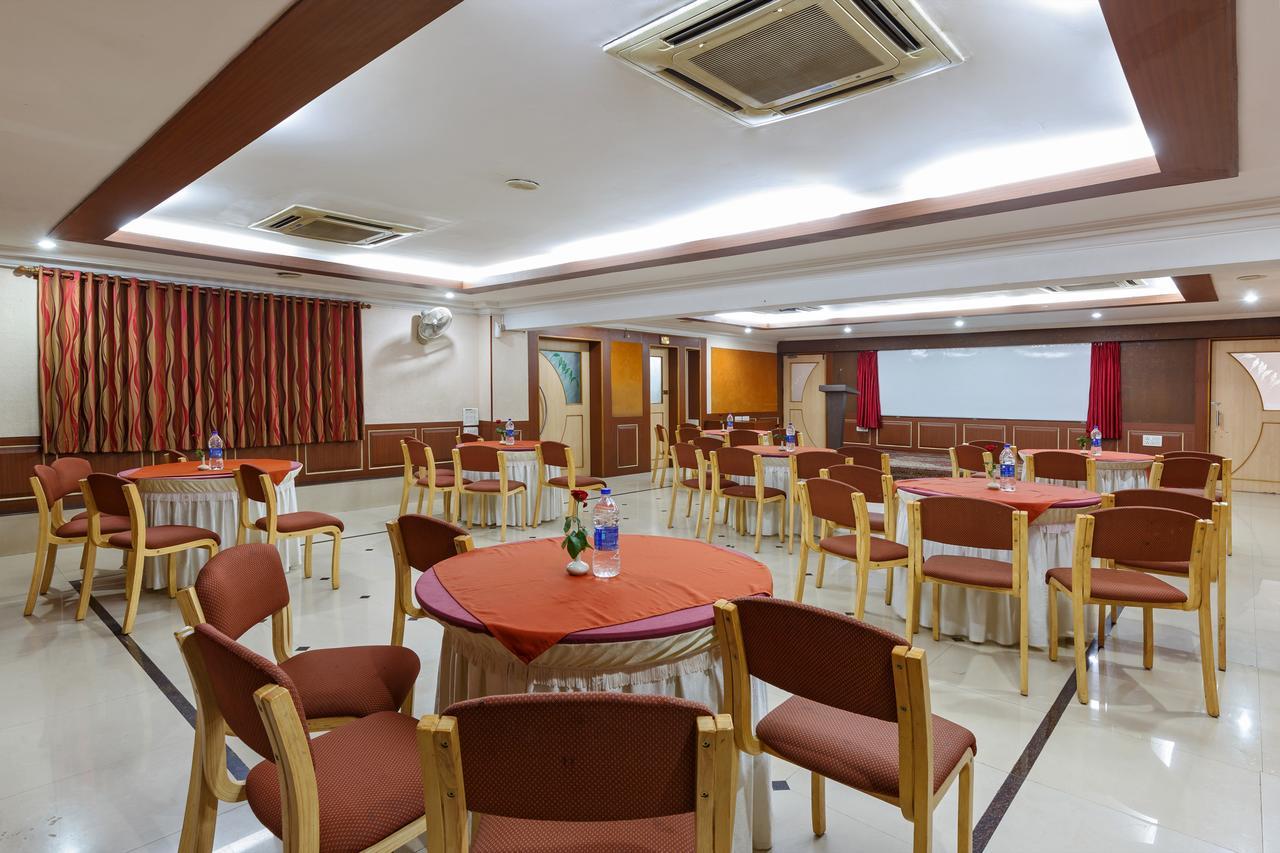 Hotel Woodland Kolhapur Ngoại thất bức ảnh