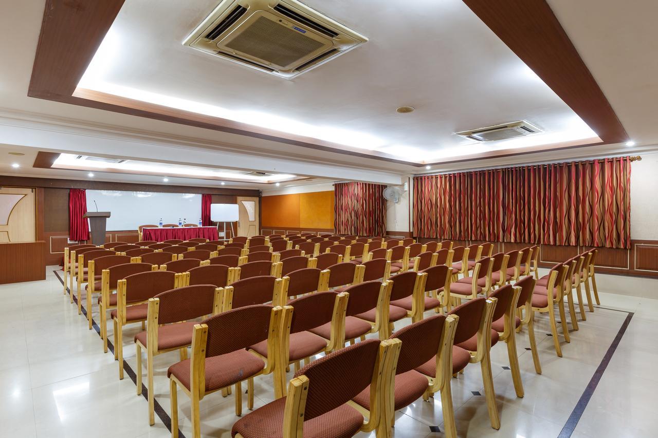 Hotel Woodland Kolhapur Ngoại thất bức ảnh