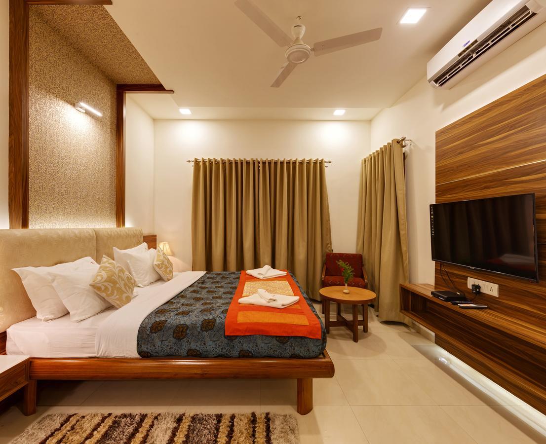 Hotel Woodland Kolhapur Ngoại thất bức ảnh