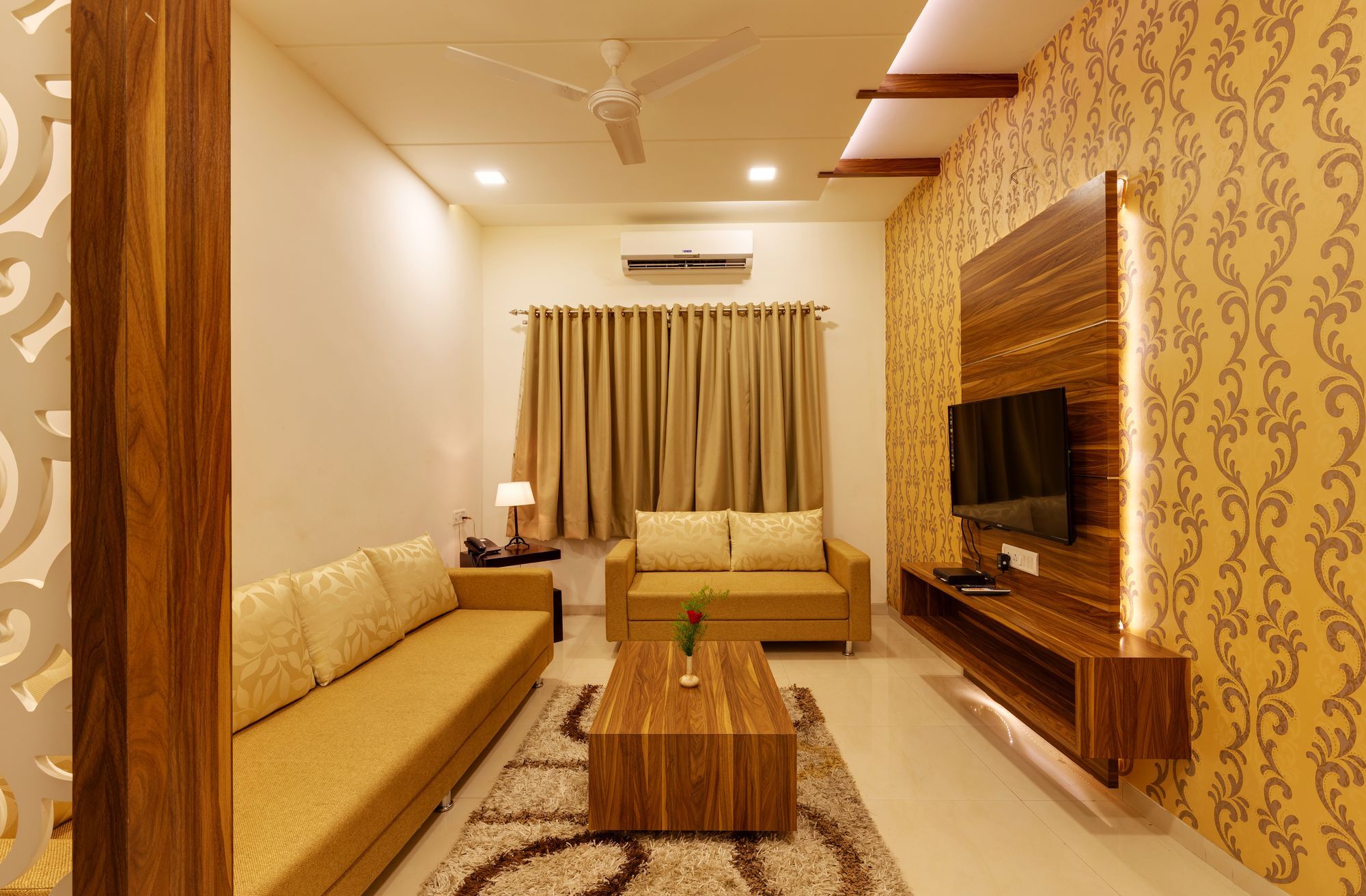 Hotel Woodland Kolhapur Ngoại thất bức ảnh