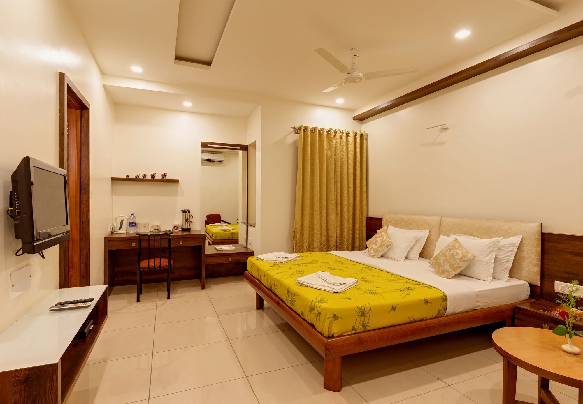 Hotel Woodland Kolhapur Ngoại thất bức ảnh