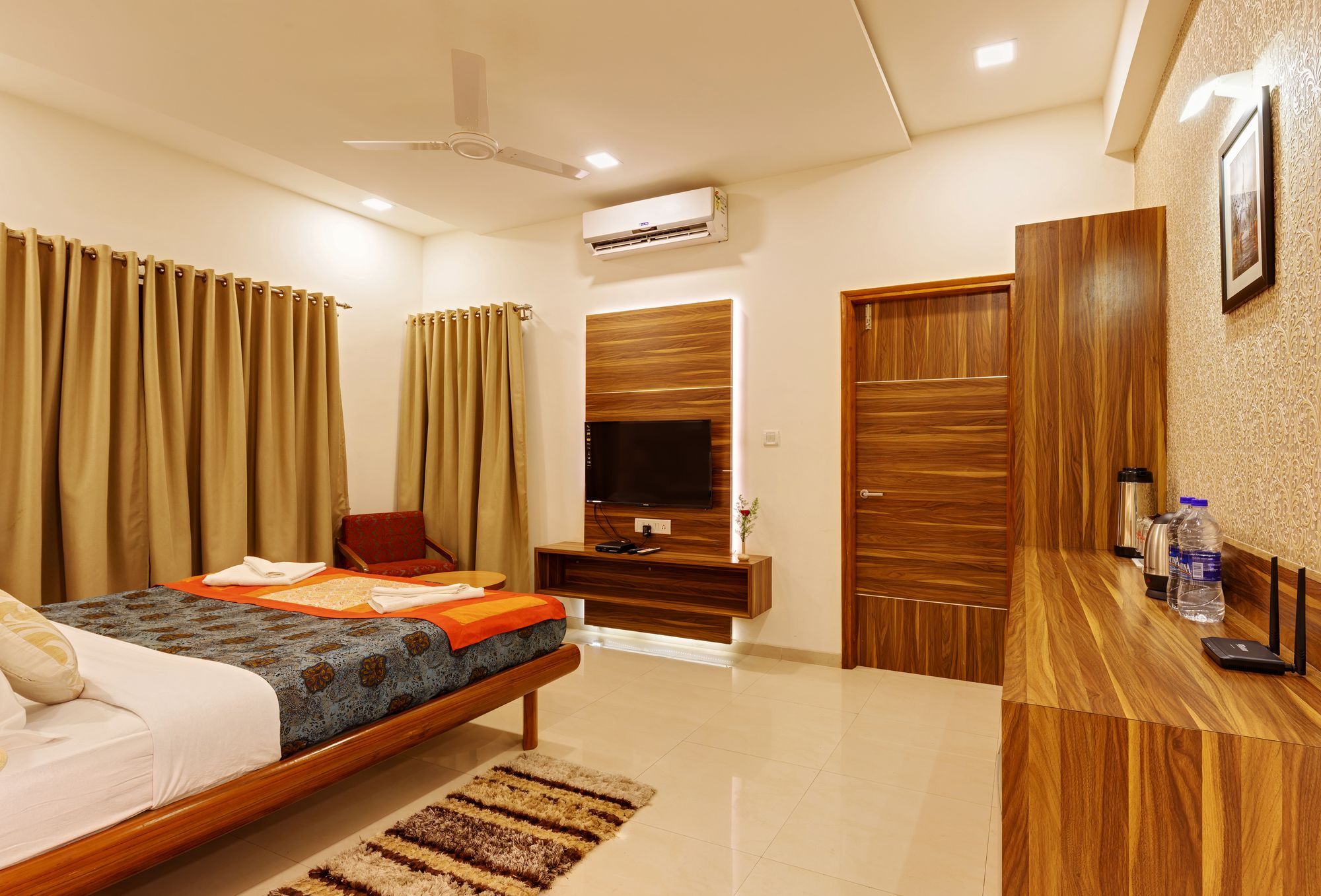 Hotel Woodland Kolhapur Ngoại thất bức ảnh